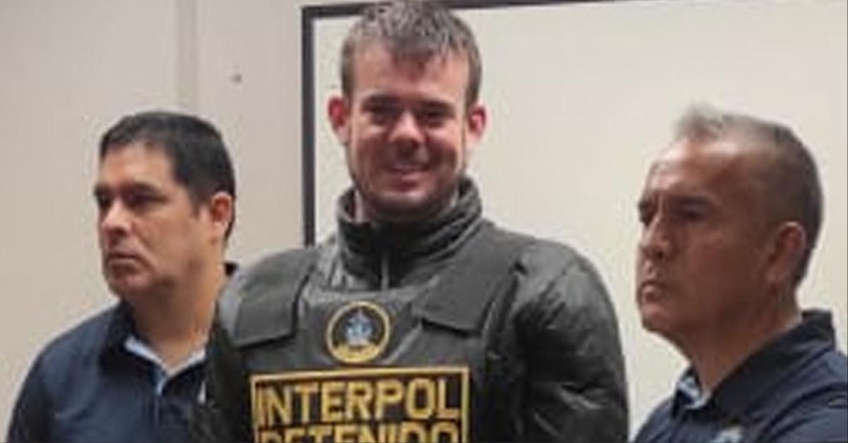 Joran van der Sloot is escorted by Interpol. 
