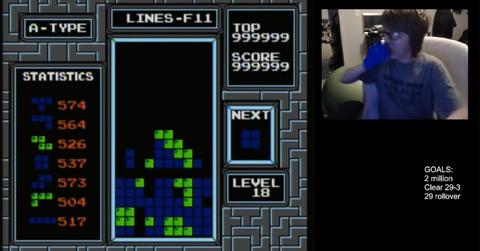 Blue Scuti beating Classic 'Tetris'