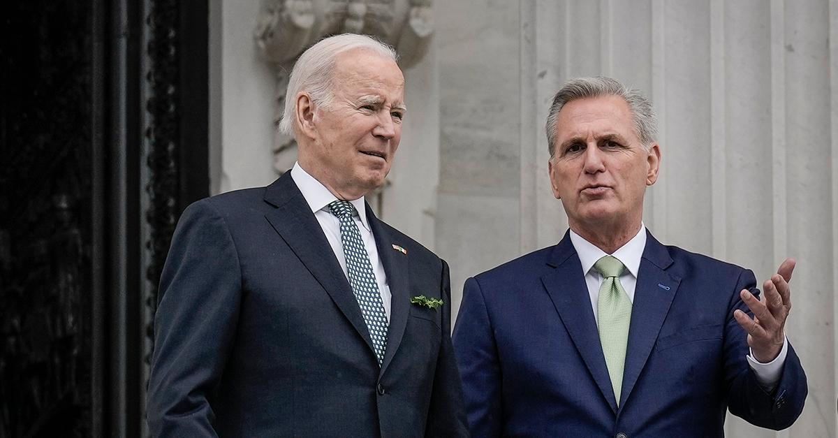 (l-r) President Joe Biden and Speaker Kevin McCarthy