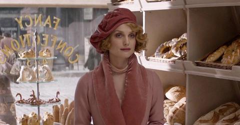 iAlison Sudol as Queenie Goldstein