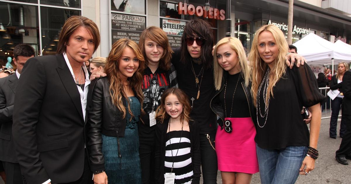 Billy Ray Cyrus, Miley Cyrus, Noah Lindsey Cyrus, Braison Cyrus, Trace Cyrus, Brandi Cyrus and Tish Cyrus at the World Premiere of Walt Disney Pictures "Hannah Montana The Movie" on April 02, 2009 at the El Capitan Theatre in Hollywood, California. (Photo by Eric Charbonneau/Le Studio/Wireimage)