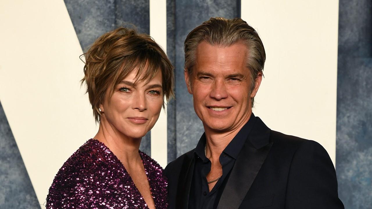 Alexis Knief and Timothy Olyphant at the 2023 Vanity Fair Oscar Party on March 12, 2023