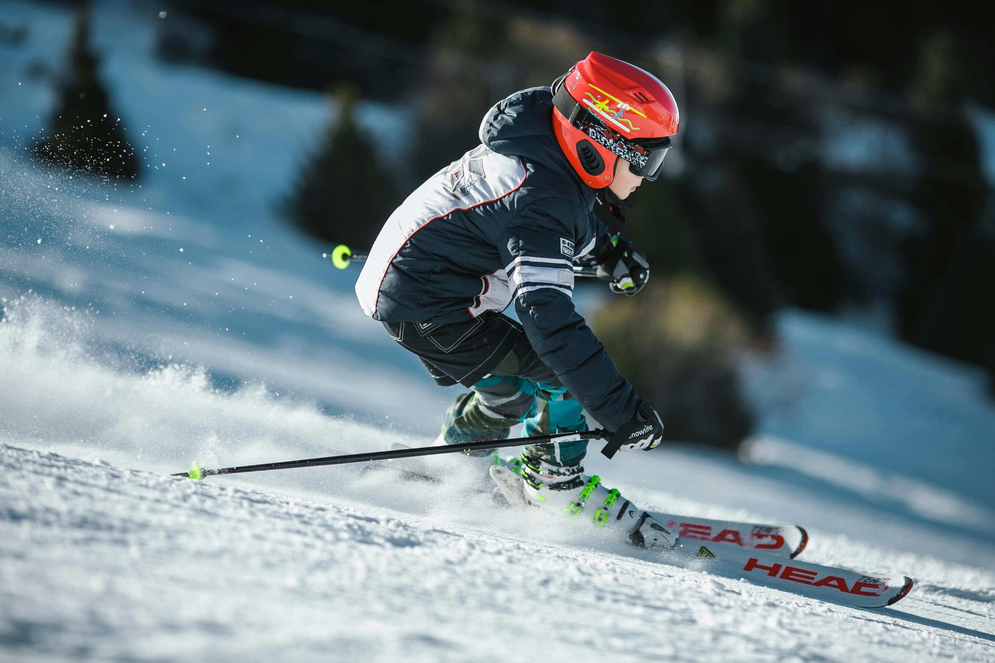 Difference Between Slalom and Giant Slalom in Skiing Explained 