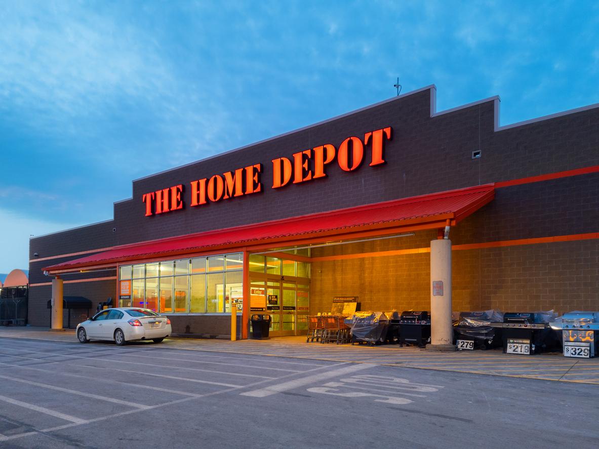 Home Depot Worker Rage Quits, Gets Internet Praise