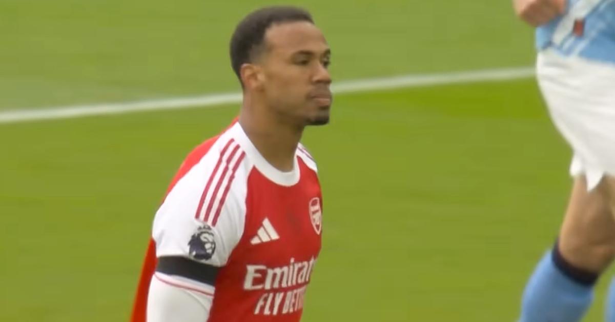 Why Arsenal Players Wore Black Armbands