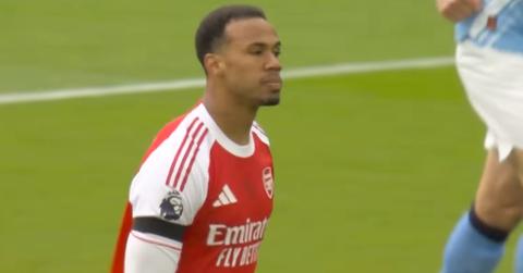 Why Arsenal Players Wore Black Armbands