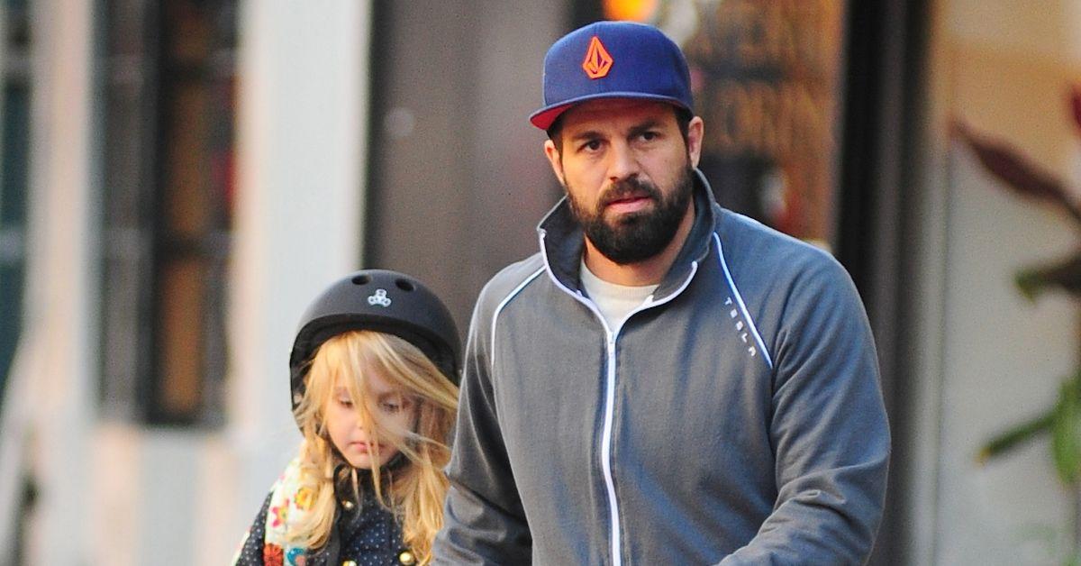 Mark Ruffalo teaching his daughter, Odette, how to ride a bike