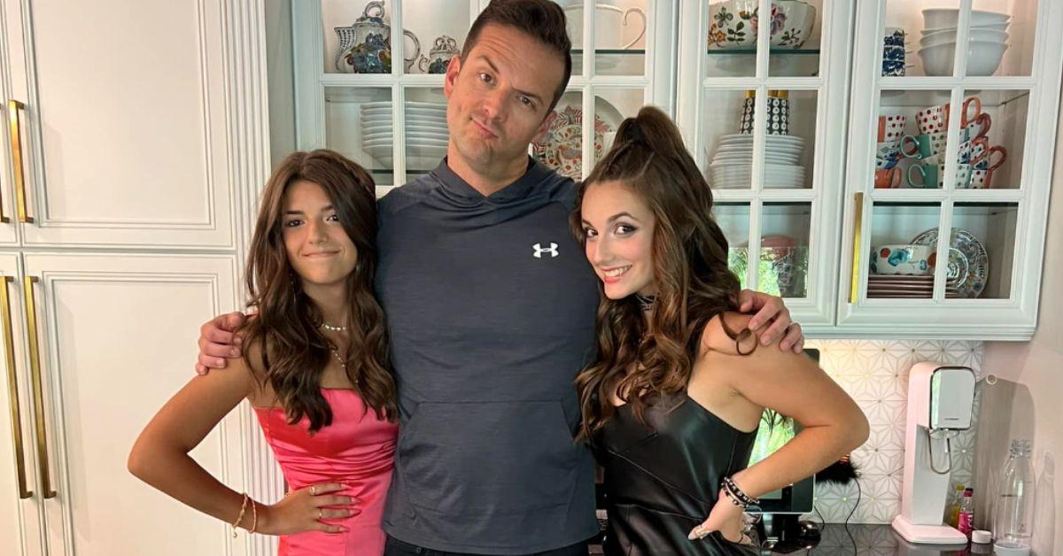 Dad Claps Back at Karens Who Criticize His Daughters' Outfits