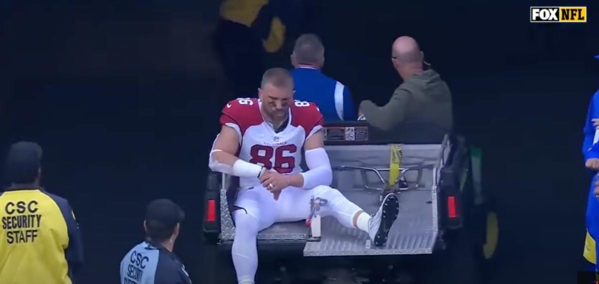 Cardinals TE Zach Ertz carted off the field in game vs. Rams