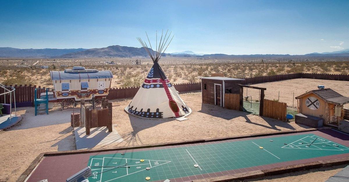 What Is Hicksville Trailer Palace? Knight Speaks