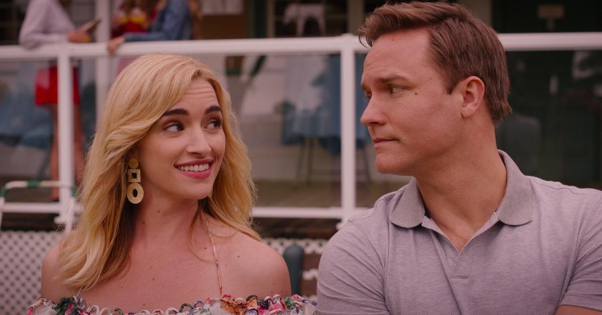 BRIANNE HOWEY as GEORGIA and SCOTT PORTER as MAYOR PAUL RANDOLPH in episode 102 of GINNY & GEORGIA