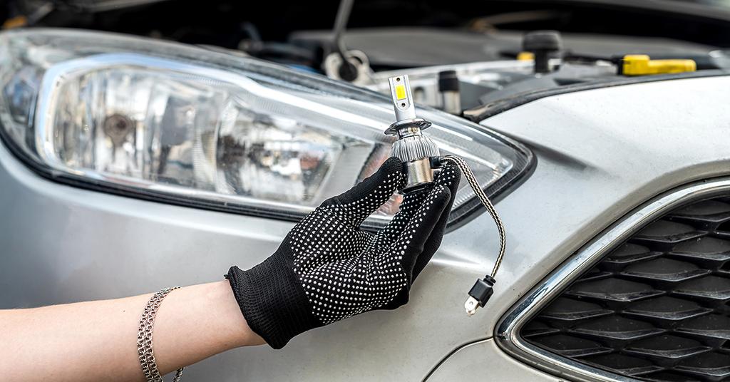 Headlights On But No Tail Lights