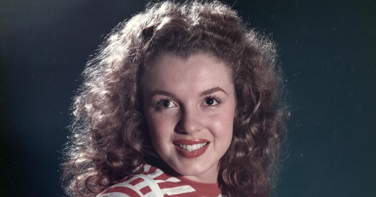 Early modeling photo of Marilyn Monroe with her natural hair color.