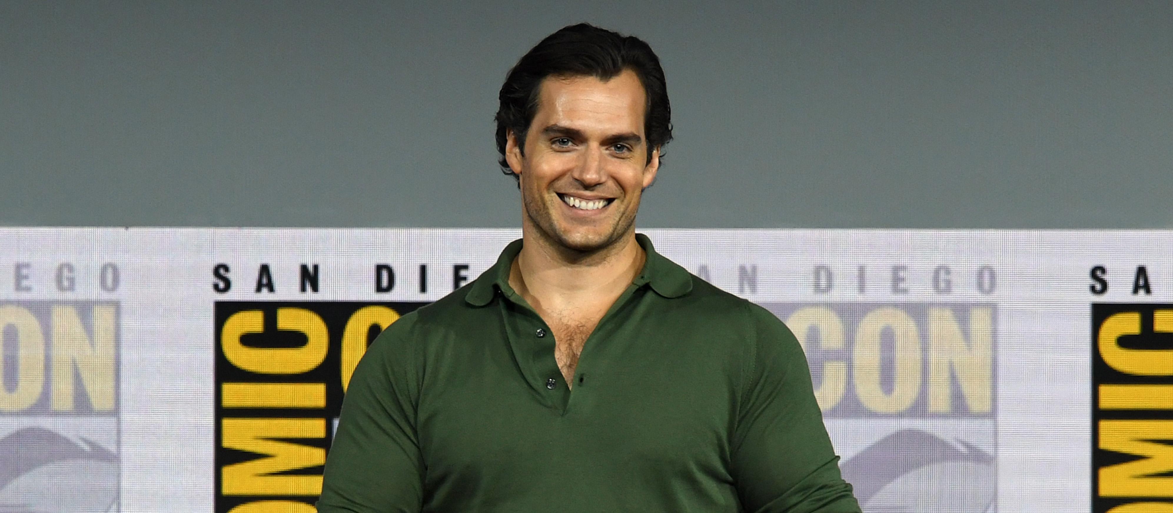 Does Henry Cavill Have A Girlfriend The Actor Is Loved Up Once Again