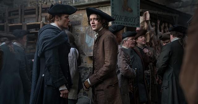 Sam Heughan and César Domboy in 'Outlander'
