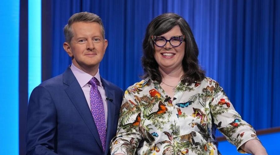 Victoria Groce posing with host Ken Jennings on Jeopardy Invitational Tournament!