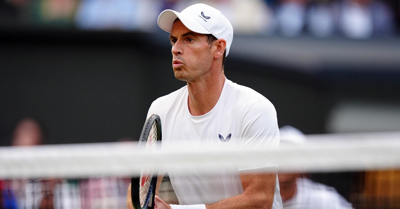 Andy Murray playing tennis