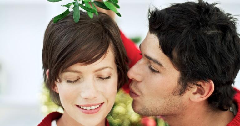 Why Do We Kiss Under The Mistletoe All About The Tradition