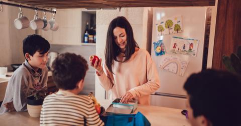 mom-packing-lunches-1559855358274.jpg