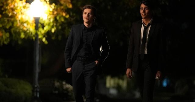 (L-R) Benji (George Sear) and Victor (Michael Cimino)