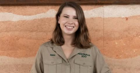 Bindi Irwin posing in front of The Crocodile Hunter Lodge in April 2025.