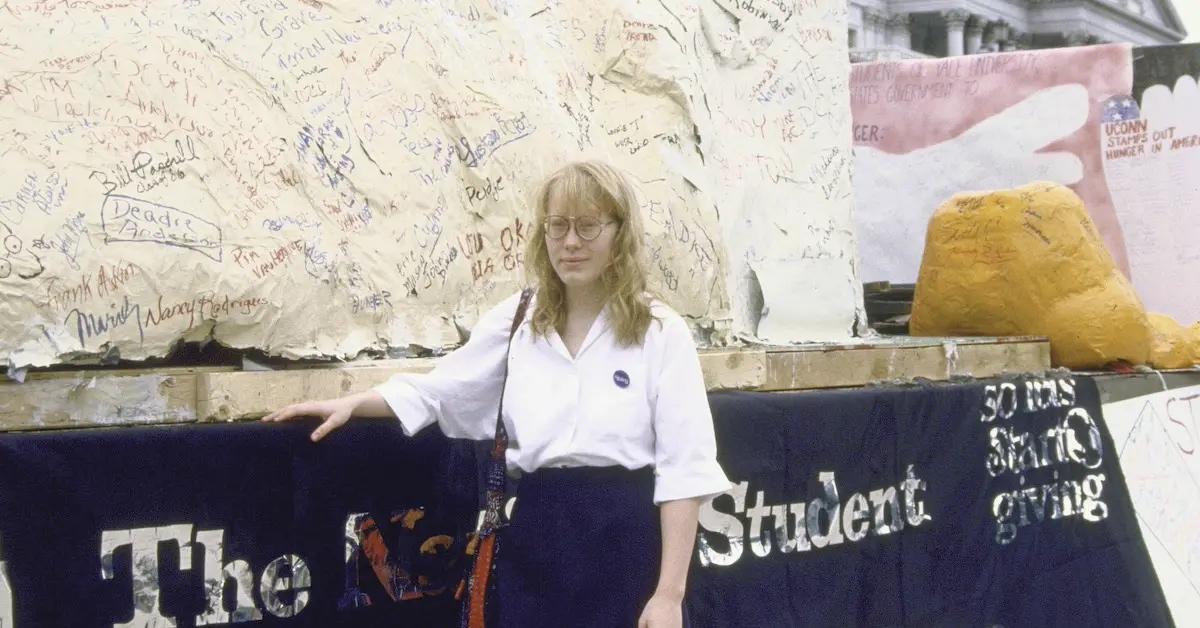 Amy Carter in front of Capitol with papier mache foot for House Select Committee on hunger, Hands Across America.