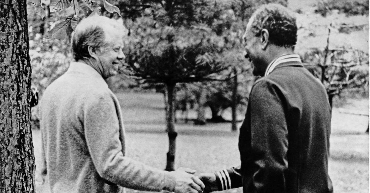 (L-R) Former president Jimmy Carter and former president of Egypt, Anwar Sadat, shake hands at Camp David.