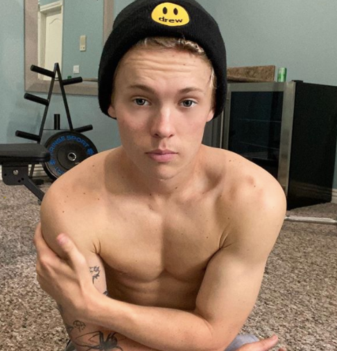 Tanner Fox s Girlfriend Is A Self Proclaimed Aussie Baby And Model 