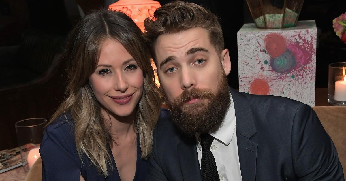 Amanda Crew and Dustin Milligan 