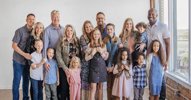 Pastor Robert Morris with his wife, kids and grandkids