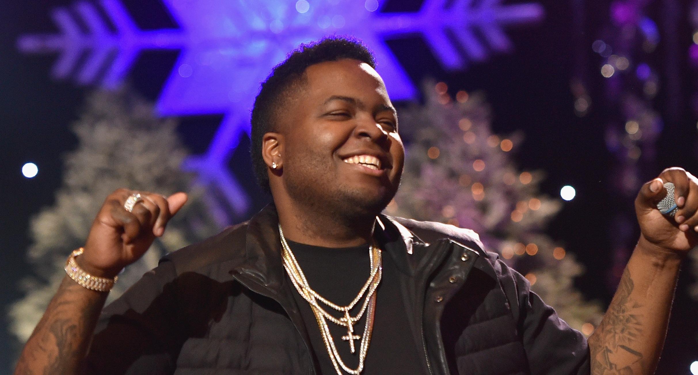  Sean Kingston performs onstage during the 2015 Hollywood Christmas Parade