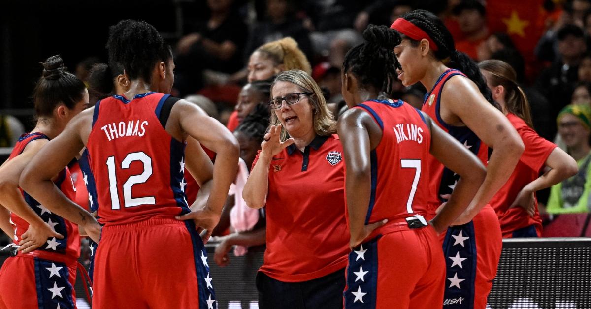 Cheryl Reeve coaching the Lynx.