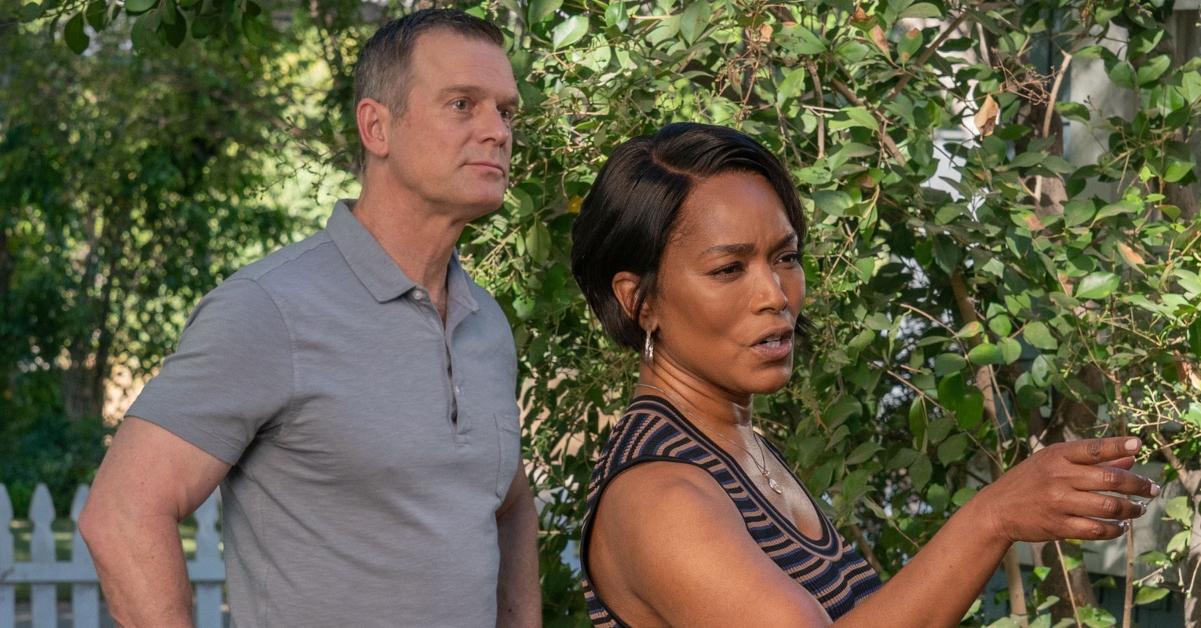 Peter Krause and Angela Bassett