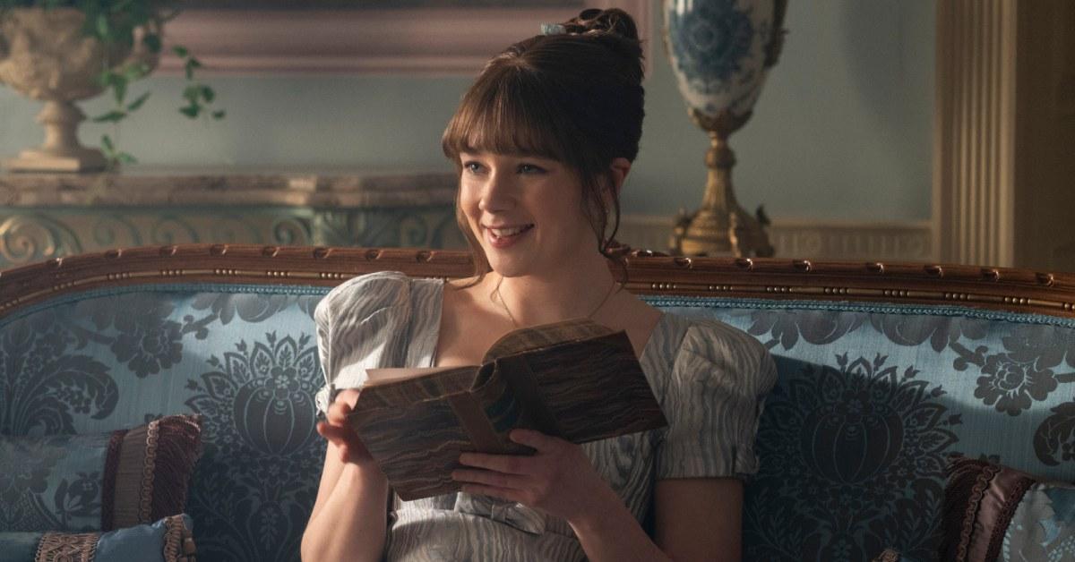Eloise reading a book in Season 4 of 'Bridgerton'.