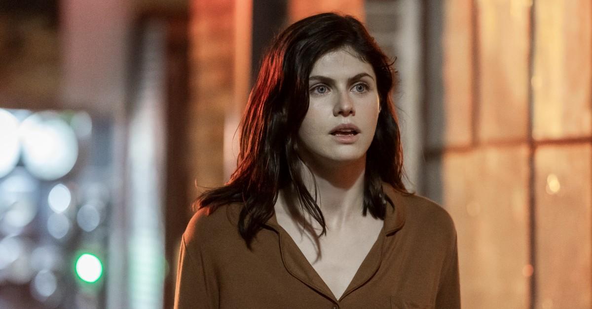 Dr. Rowan Fielding (Alexandra Daddario) 