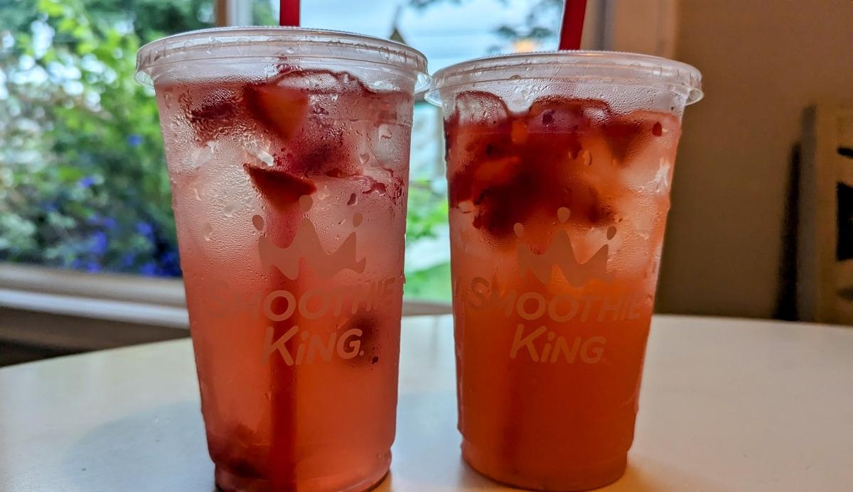 Smoothie King Refreshers with strawberry