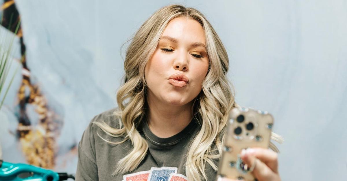 kail lowry does kissy-face selfie in mirror with phone