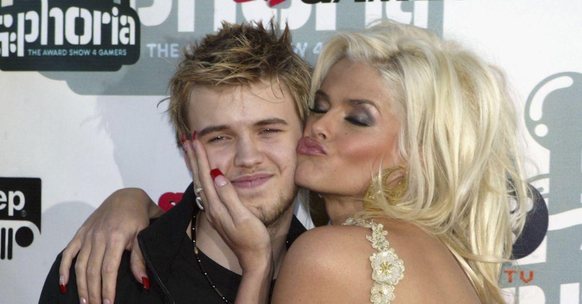 Daniel Smith being embraced by his mother, Anna Nicole Smith 