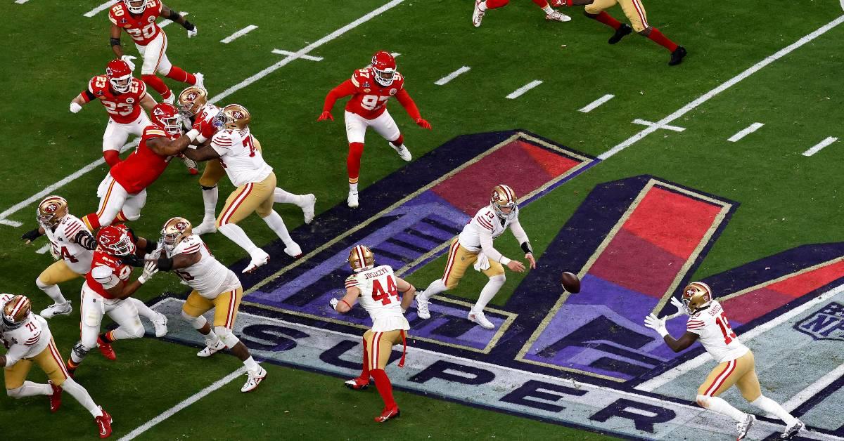 San Francisco 49ers wide receiver Deebo Samuel (19) takes a pitch