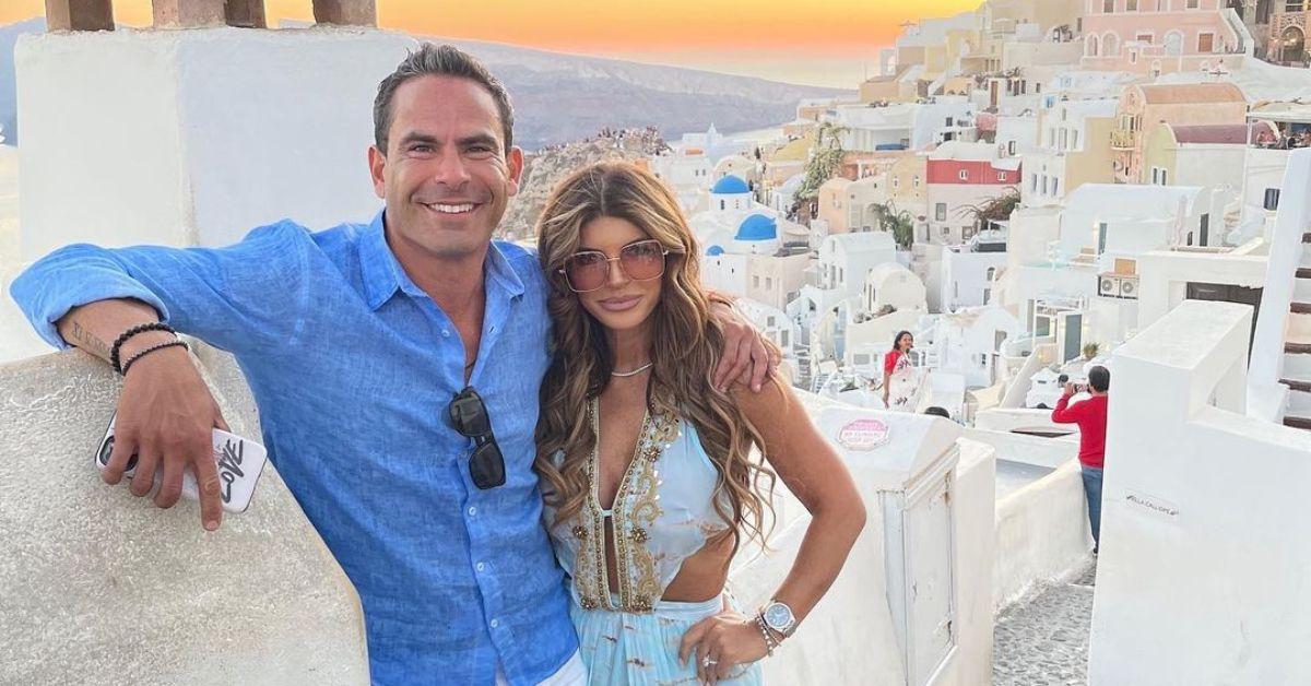 (l-r): Louie Ruelas with his arm around Teresa Giudice in Greece.