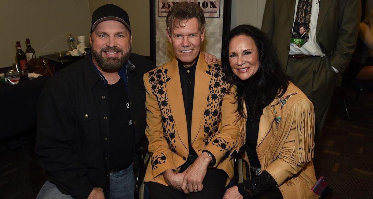 randy travis wife garth brooks