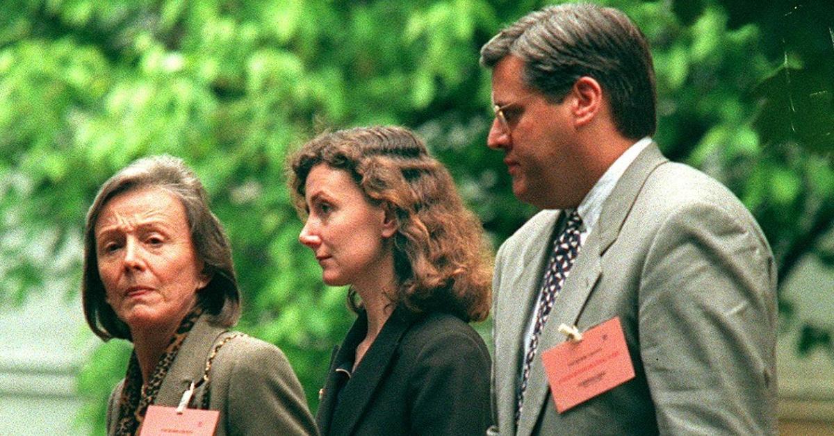 Susan Cummings (C) with her mother (L) and one of her attorneys