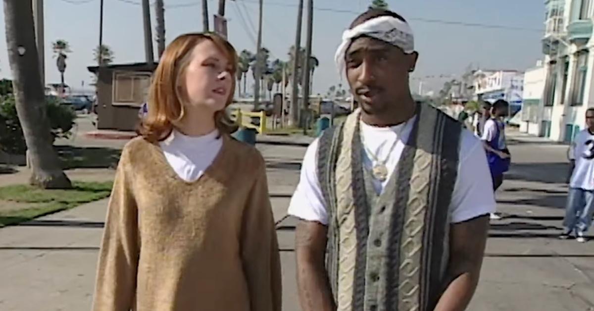 MTV News correspondent Tabitha Soren interviewing Tupac Shakur wearing a bandanna in 1995