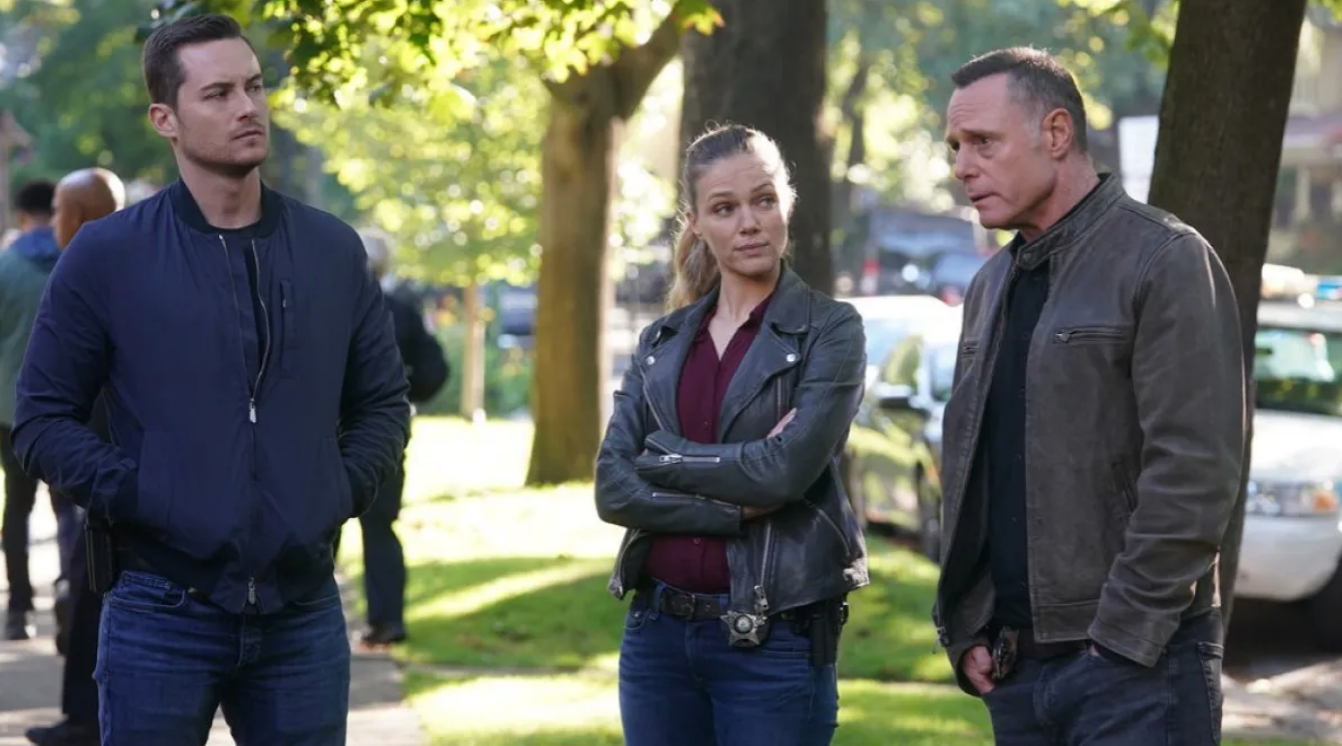 Jay, Hailey, and Frank talking on 'Chicago P.D.'