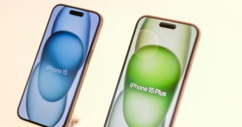 Here's Why the Top of Your Phone Screen Looks Blurry