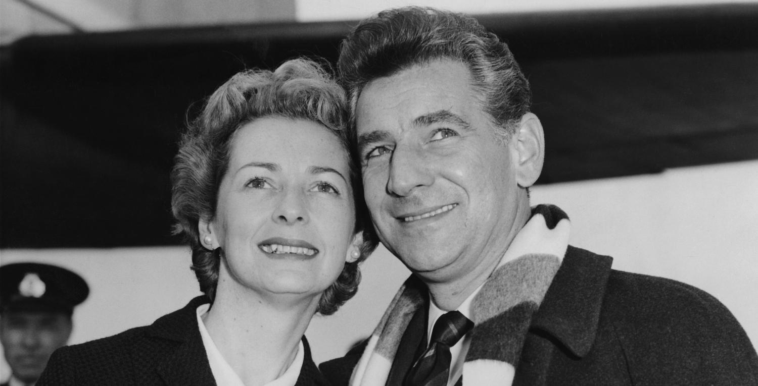  Leonard Bernstein arrives at London Airport with his wife, actress Felicia Montealegre in 1959
