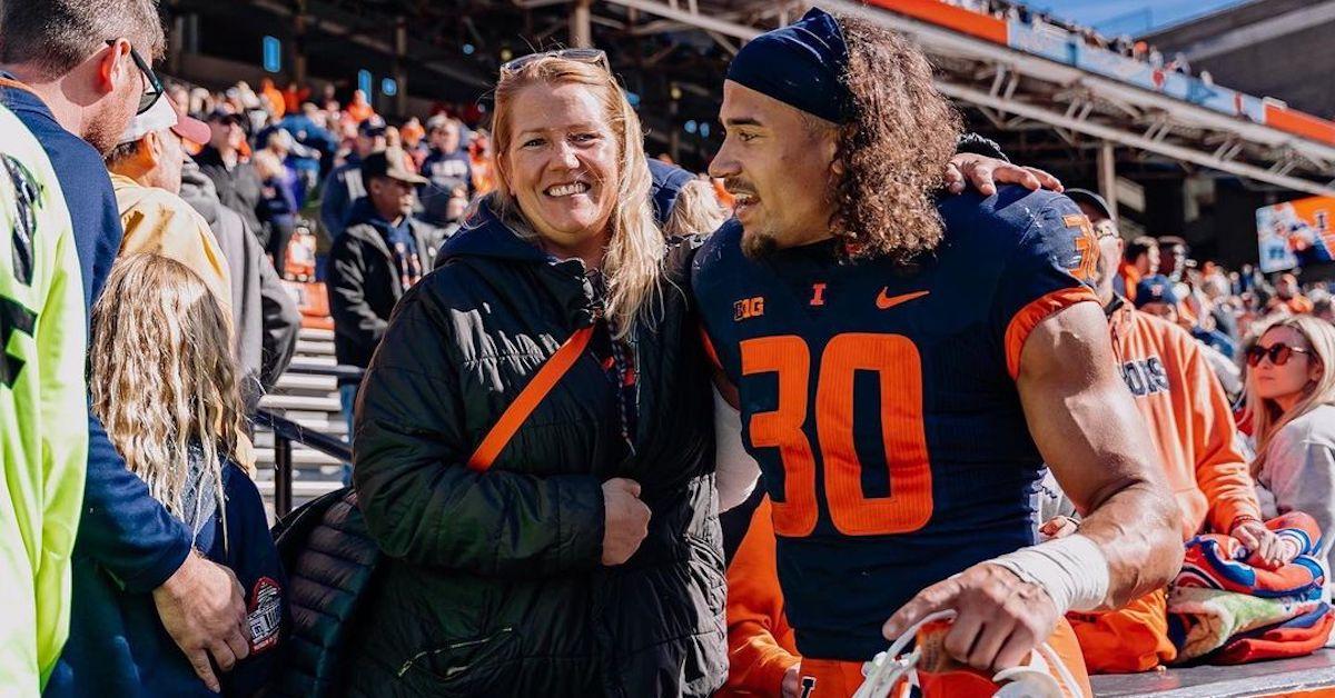 Sydney Brown hugs his mom at a University of Illinois game in October 2022