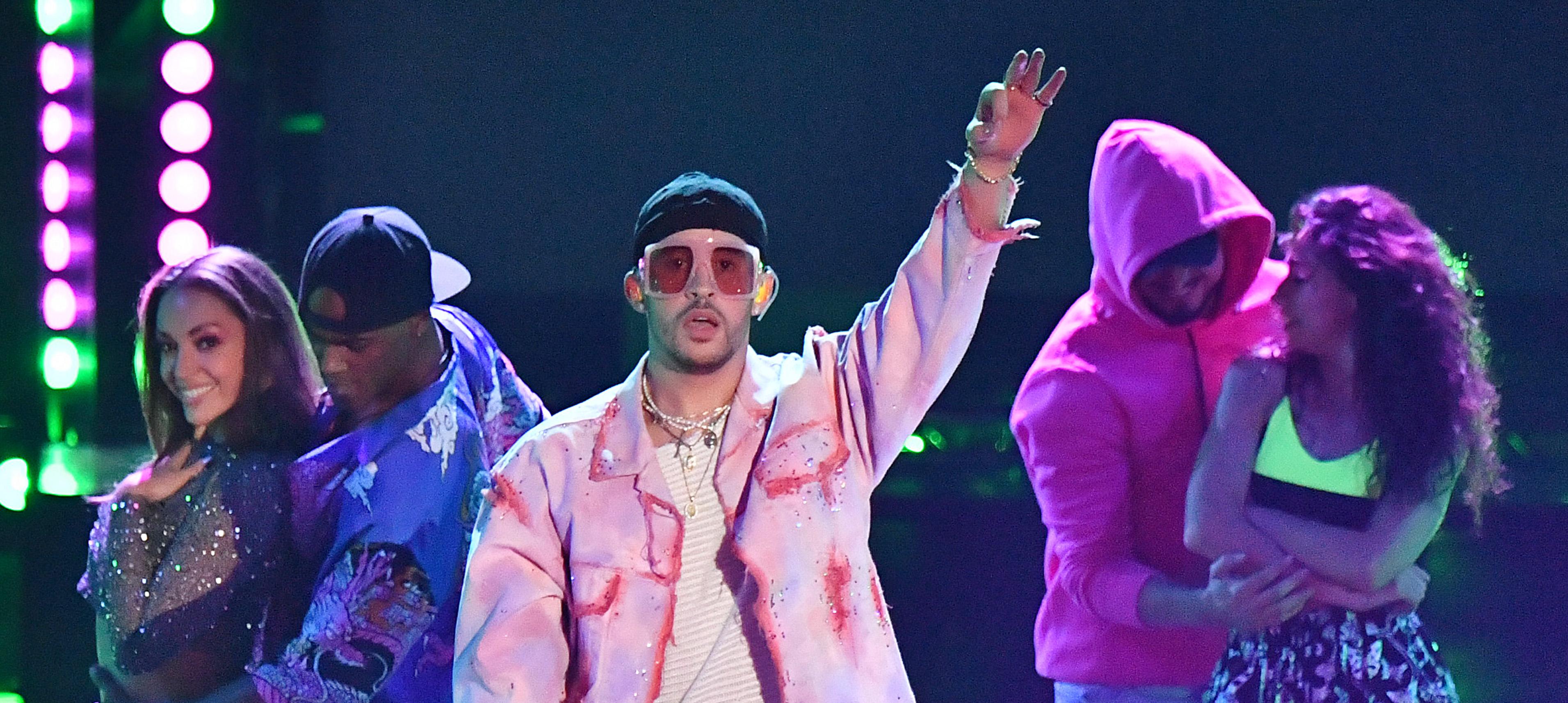 La familia de Bad Bunny, ellos son sus padres y hermanos