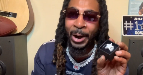 YouTuber CarterBoy 45 showing off Star Ring