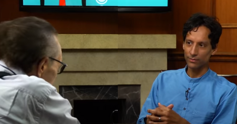 Danny Pudi S Interview With Larry King Has The Internet Slow Clapping